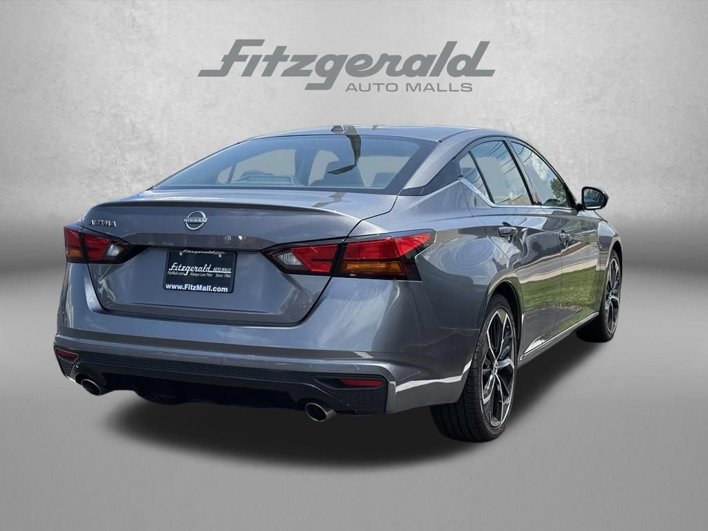 Used 2024 Nissan Altima 2.5 SR FWD image 7