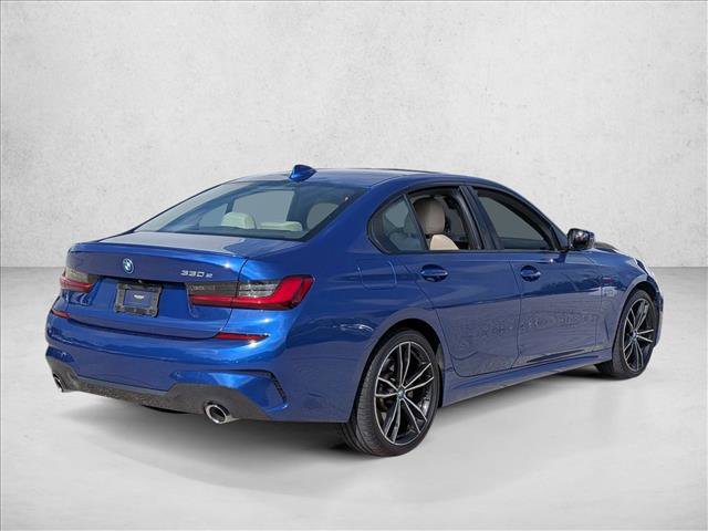Used 2022 BMW 330e w/ M Sport Package RWD image 5