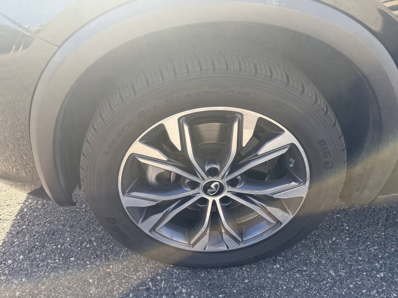 Used 2017 INFINITI QX30 AWD image 11
