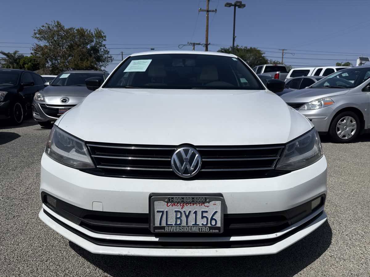 Used 2015 Volkswagen Jetta Sport FWD image 2