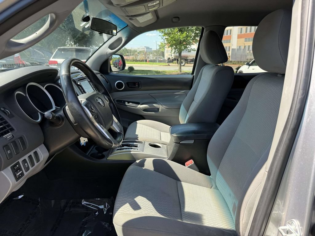 Used 2015 Toyota Tacoma PreRunner w/ SR5 Package RWD image 13