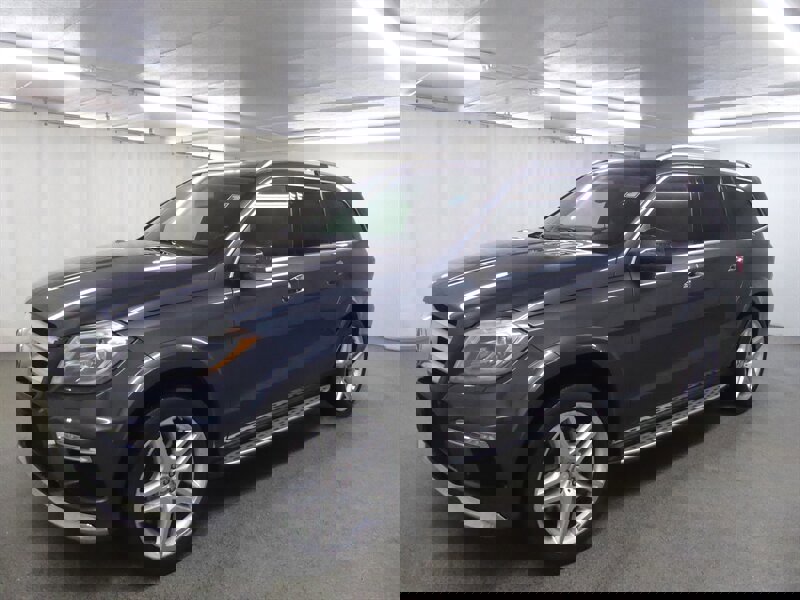 Used 2014 Mercedes-Benz GL 550 GL 550 4MATIC w/ Driver Assistance Package image 3