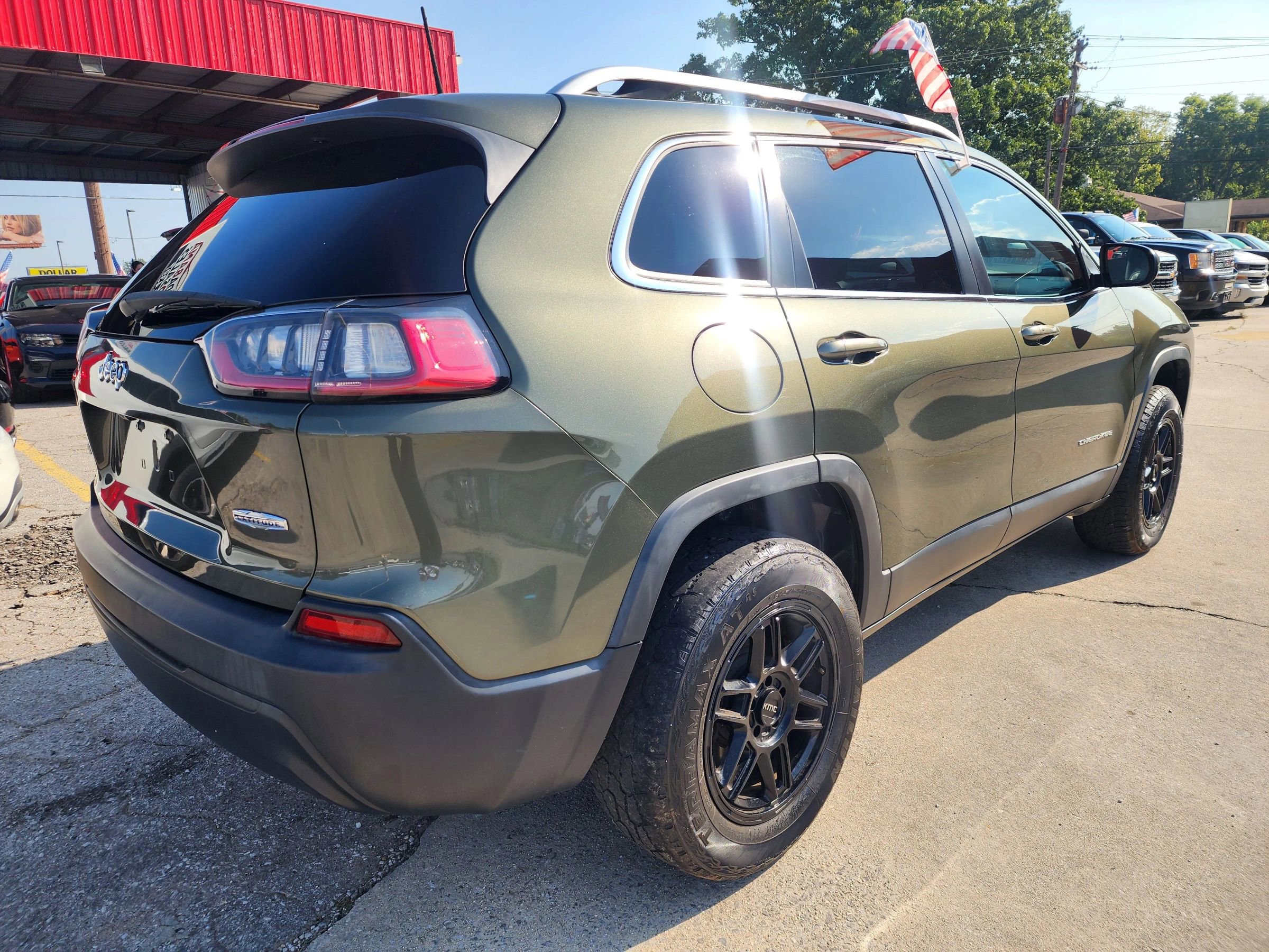 Used 2019 Jeep Cherokee Latitude Plus image 6