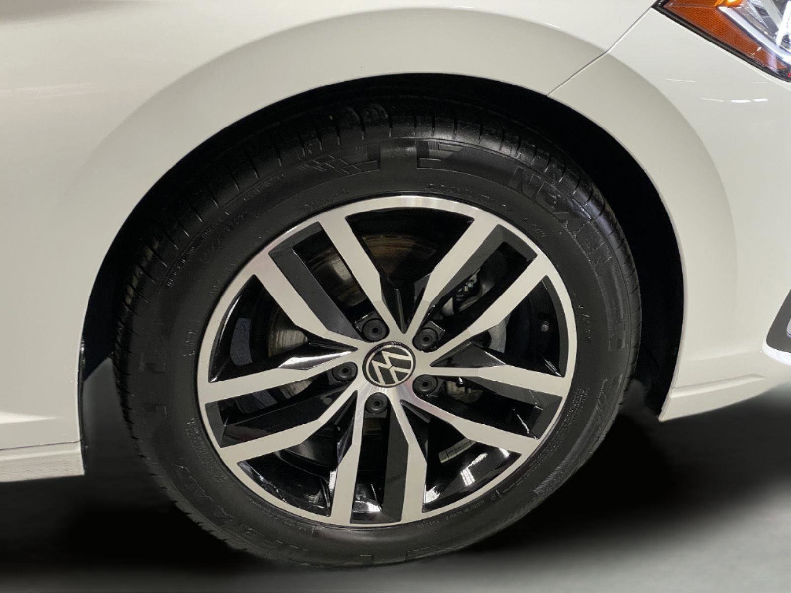 Used 2025 Volkswagen Jetta SE w/ Sunroof Package image 10