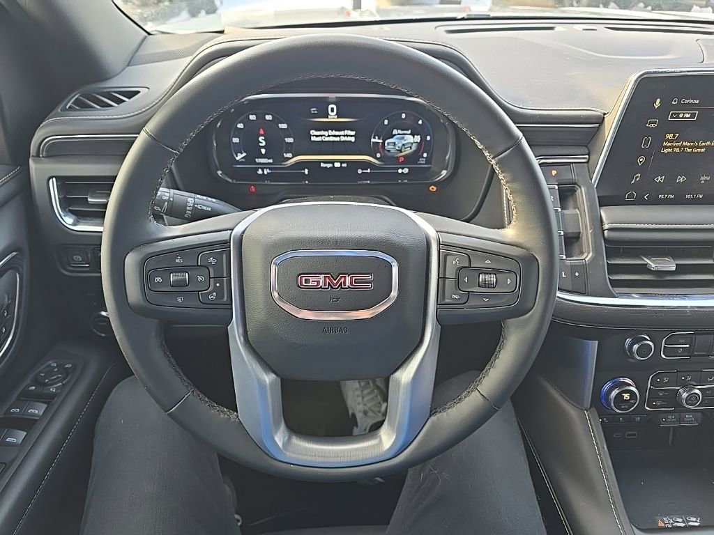 Used 2024 GMC Yukon SLT w/ SLT Luxury Package image 21