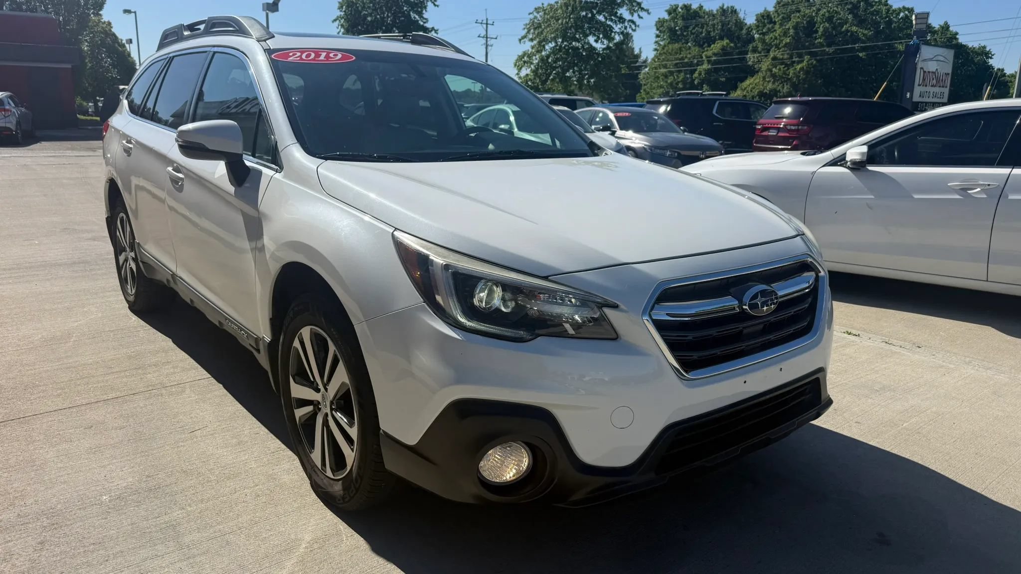 Used 2019 Subaru Outback 3.6R Limited w/ Popular Package #2 AWD/4WD image 2