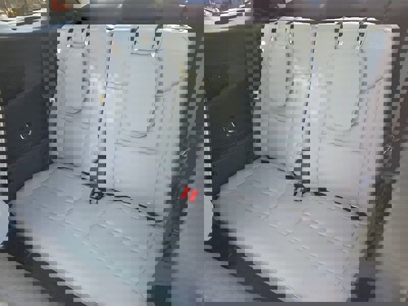 Used 2025 Ford Explorer Active w/ Active Comfort Package image 11