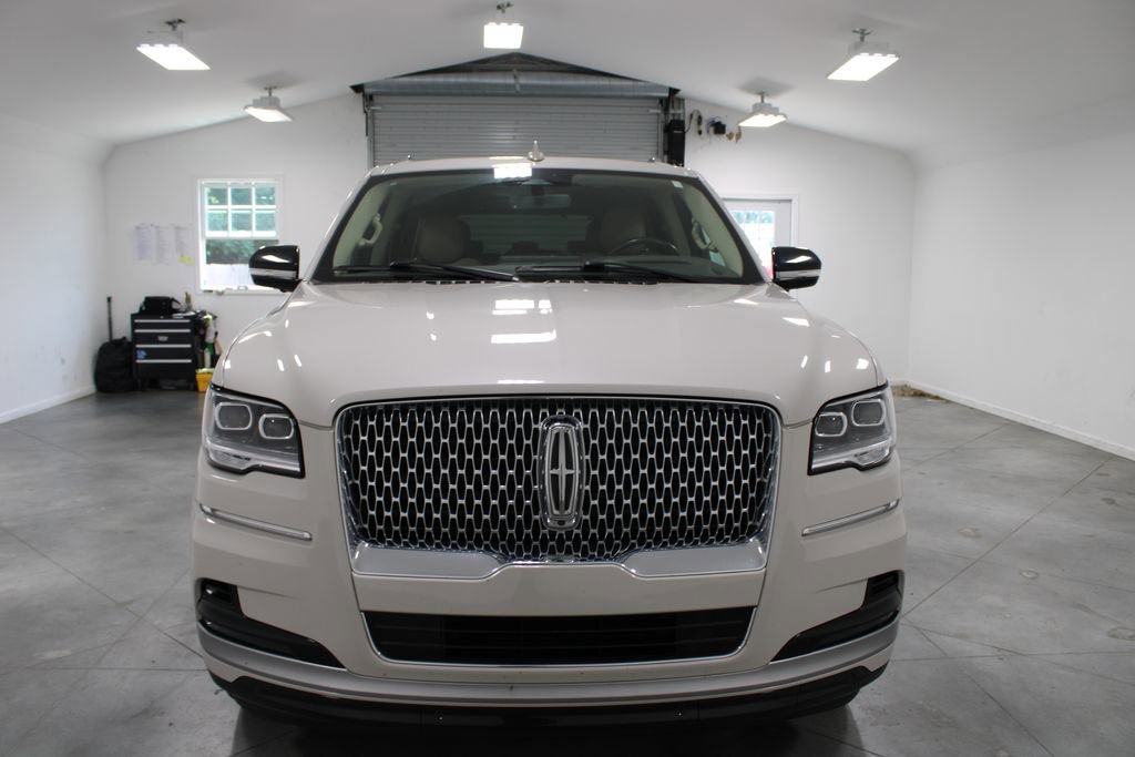 Used 2023 Lincoln Navigator Reserve AWD/4WD image 3