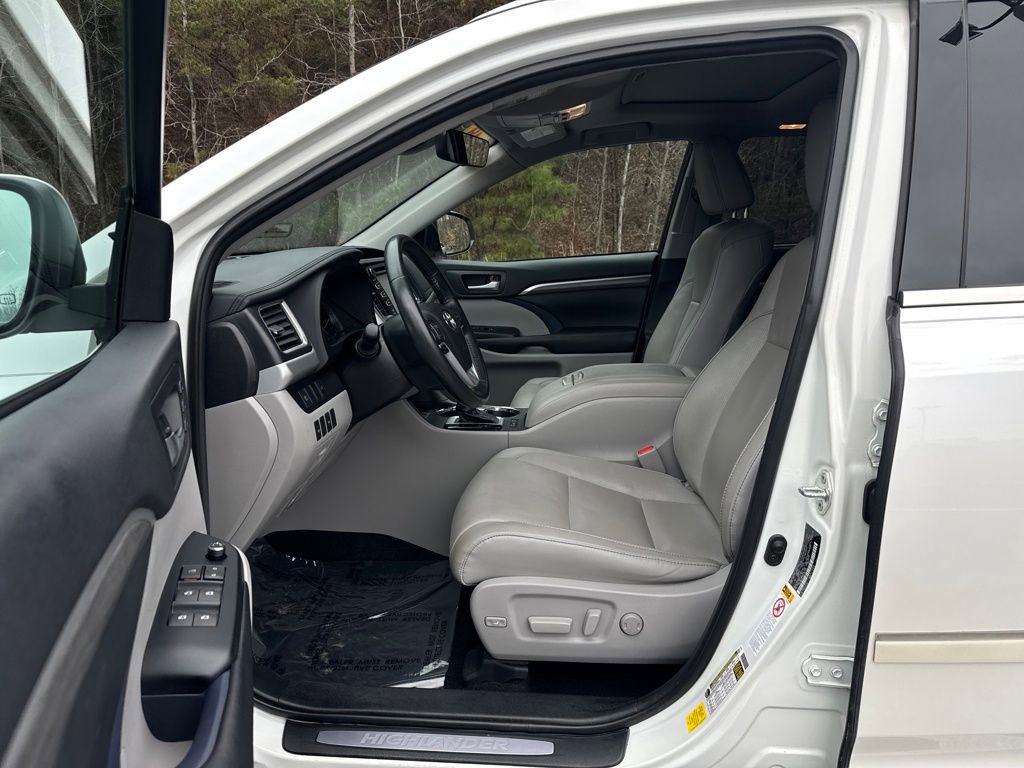 Used 2019 Toyota Highlander Limited image 24