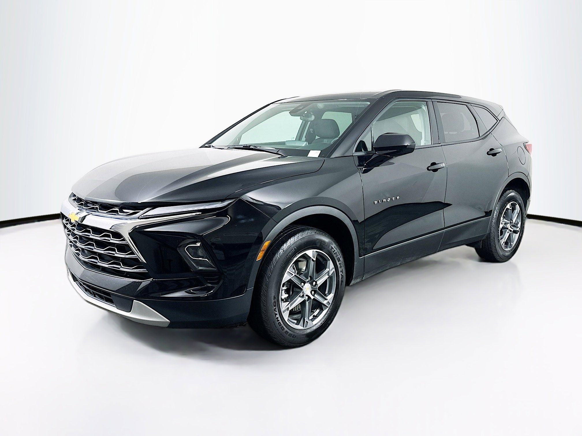 Used 2025 Chevrolet Blazer LT image 3