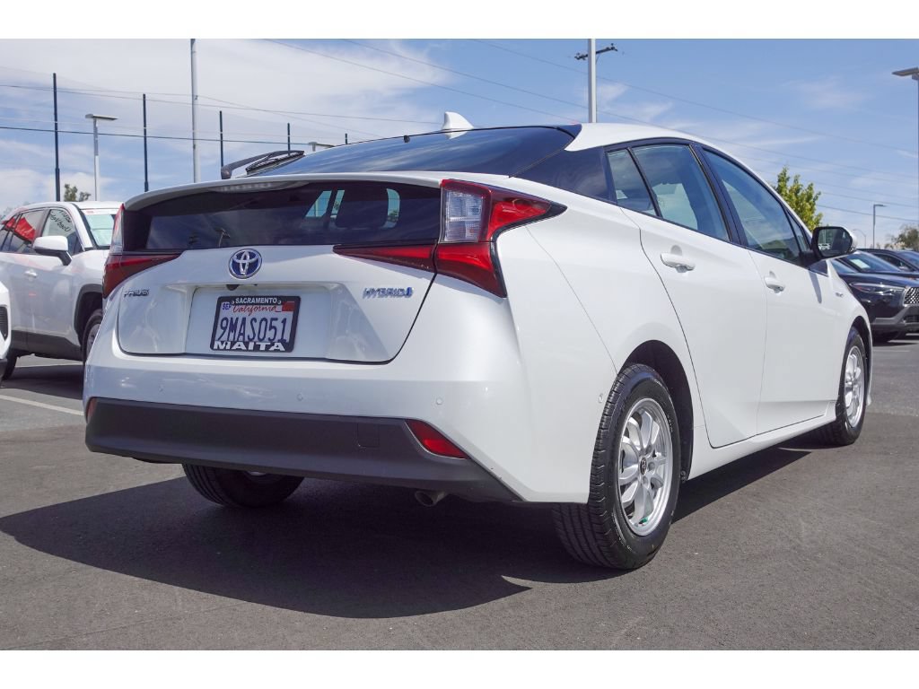 Used 2022 Toyota Prius LE FWD image 3