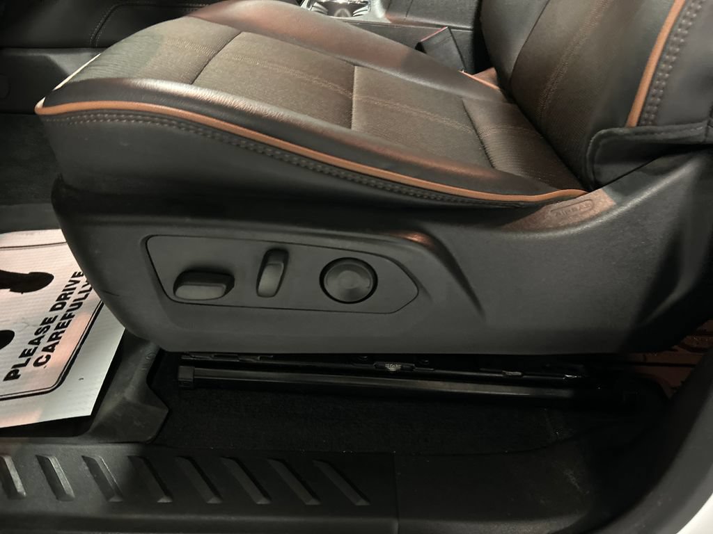 Used 2023 GMC Canyon AT4 w/ Technology Package AWD/4WD image 13