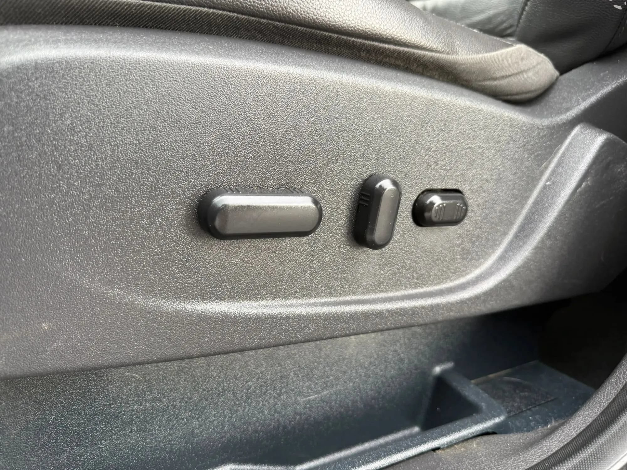 Used 2016 Ford Escape Titanium w/ Equipment Group 301A AWD/4WD image 14