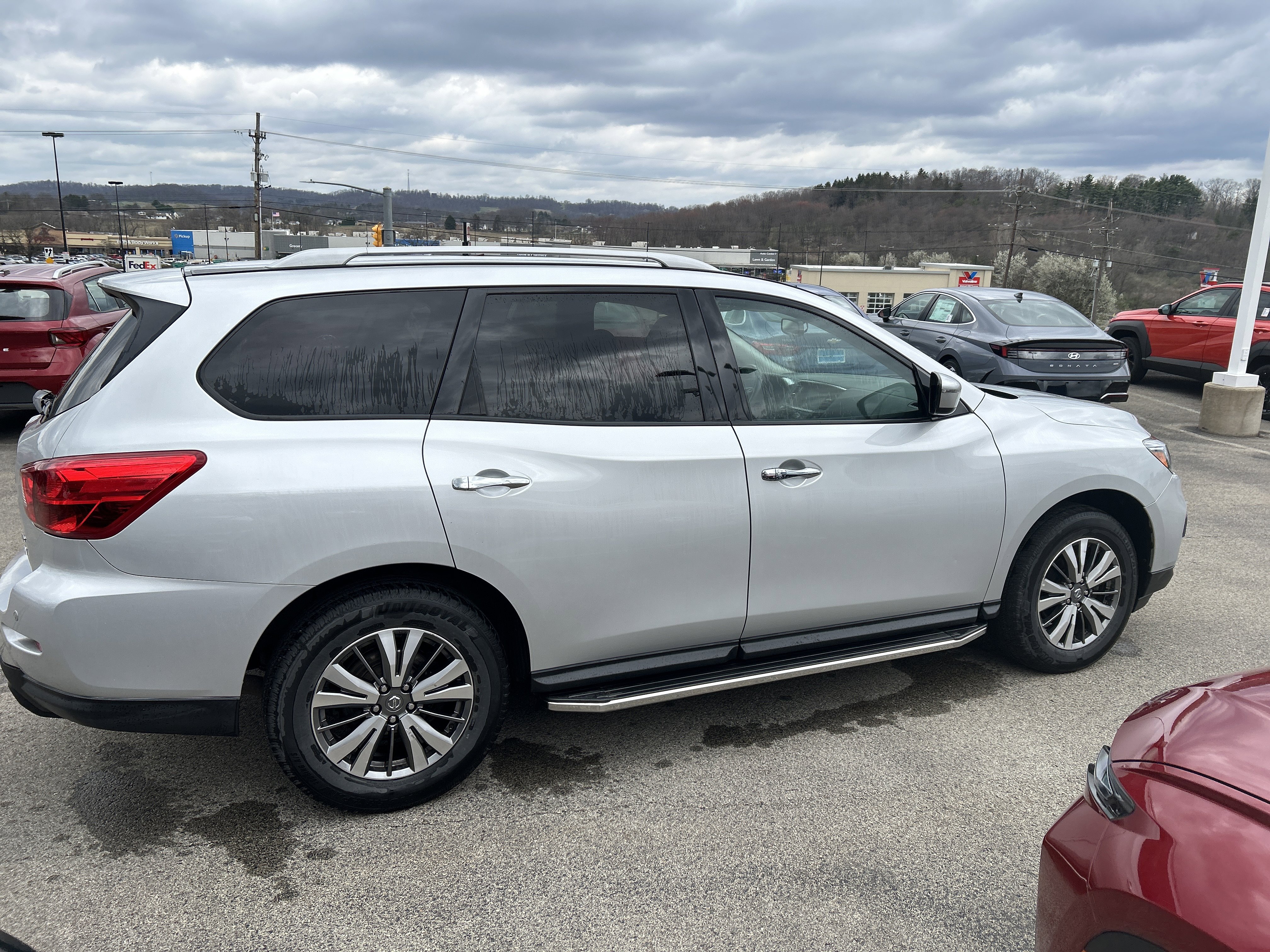 Used 2020 Nissan Pathfinder SV image 7
