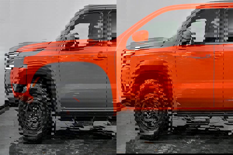 Used 2025 Nissan Frontier PRO-4X image 6