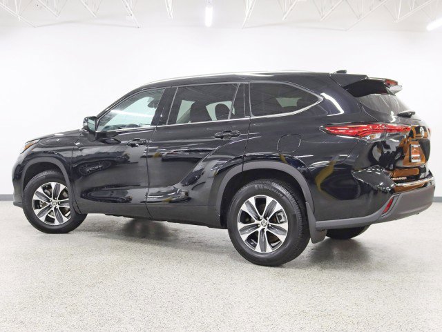 Used 2020 Toyota Highlander XLE AWD/4WD image 9