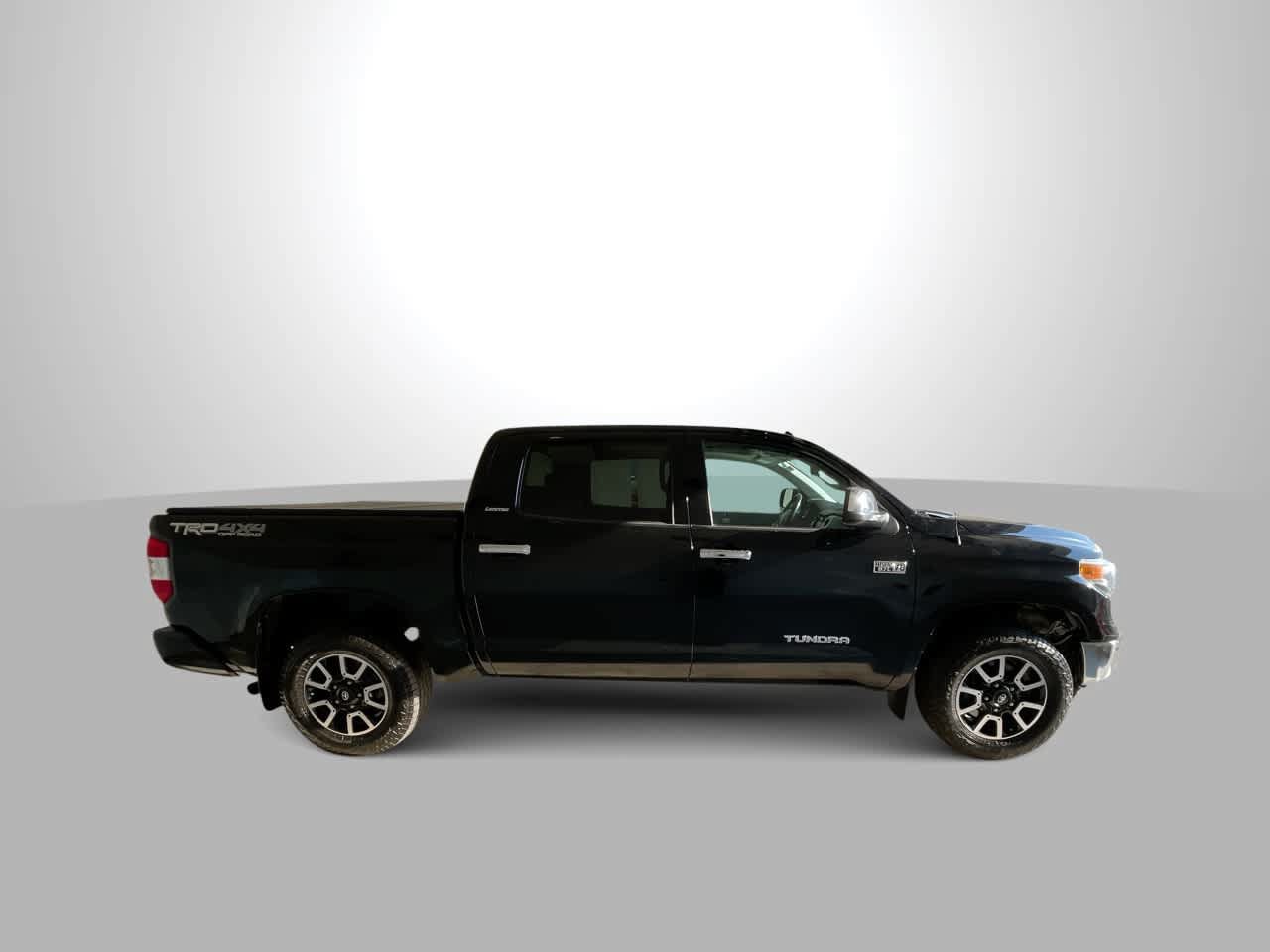 Used 2015 Toyota Tundra Limited w/ Limited Premium Package AWD/4WD image 9
