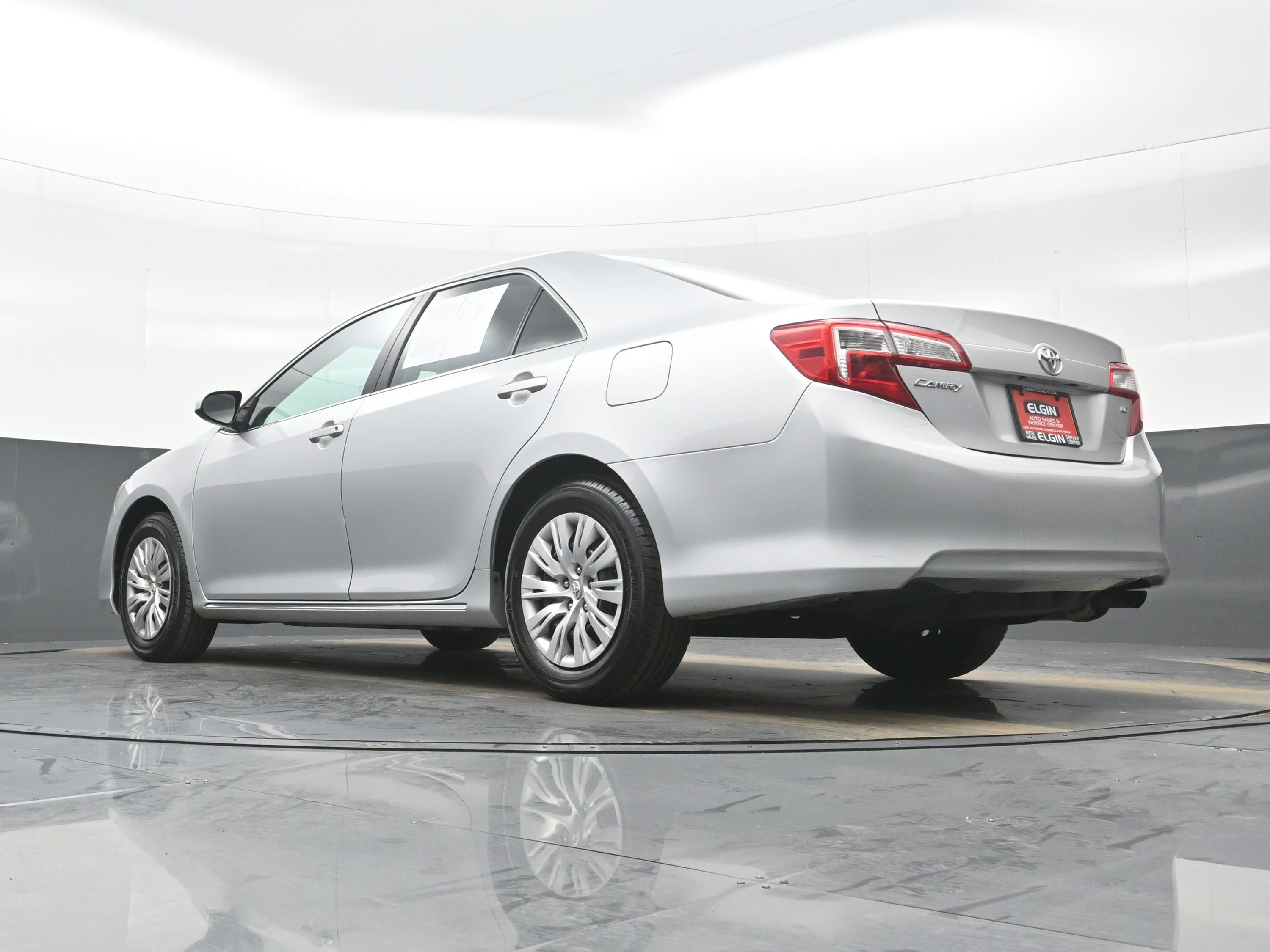 Used 2013 Toyota Camry LE image 24