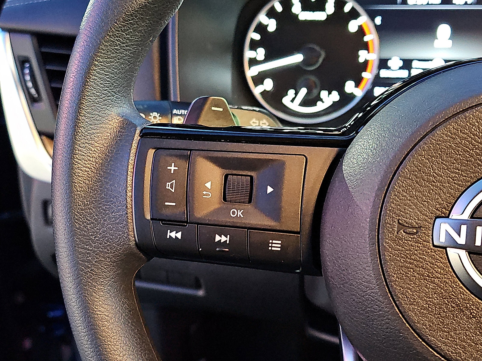 Certified 2023 Nissan Rogue SV image 21