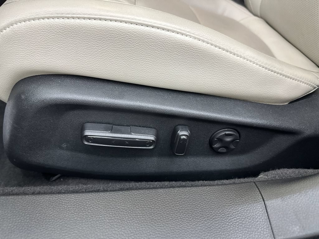 Used 2018 Honda Accord Touring image 10