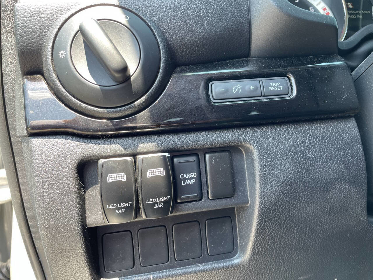 Used 2017 Nissan Titan SV RWD image 18