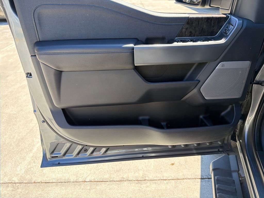 Used 2024 Ford F250 Lariat w/ Black Appearance Package image 18