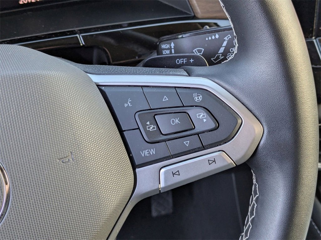 Used 2025 Volkswagen Atlas SE image 17