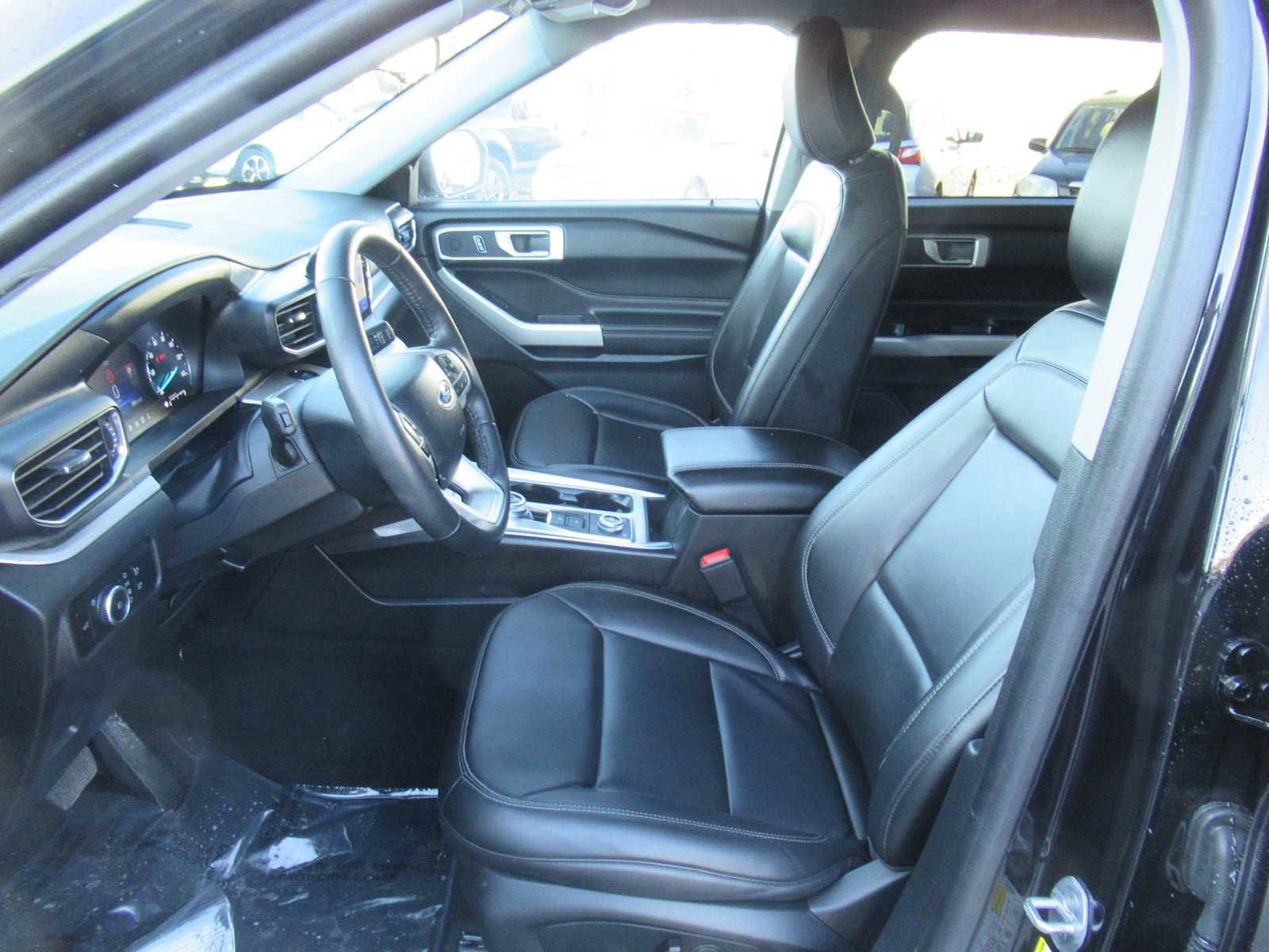 Used 2023 Ford Explorer XLT w/ Equipment Group 202A image 13
