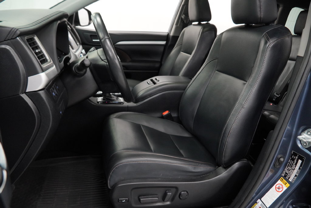 Used 2019 Toyota Highlander XLE AWD/4WD image 4