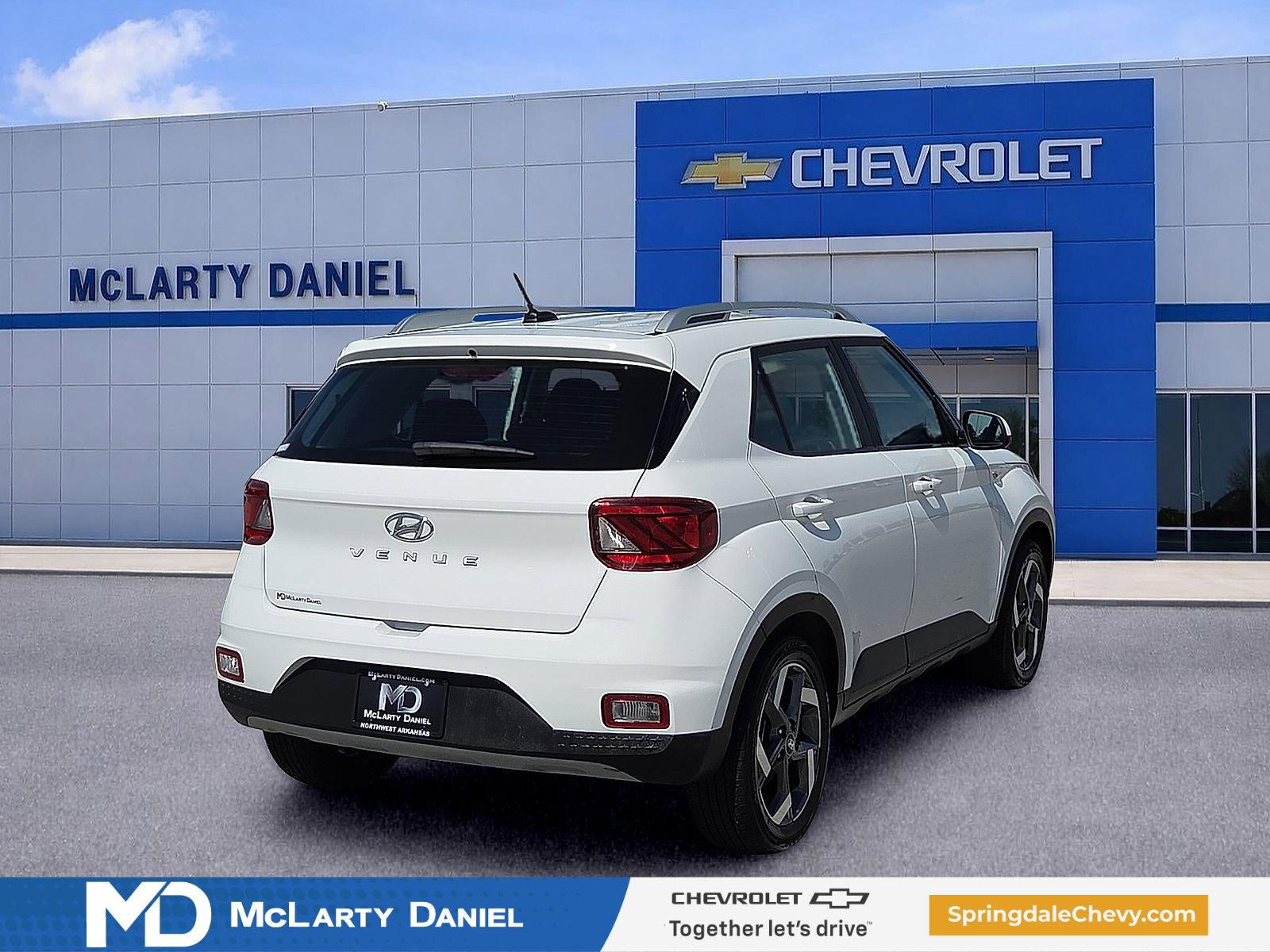 Used 2024 Hyundai Venue SEL FWD image 5