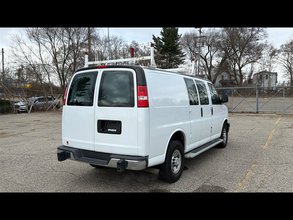 Used 2018 Chevrolet Express 2500 w/ Driver Convenience Package RWD image 5
