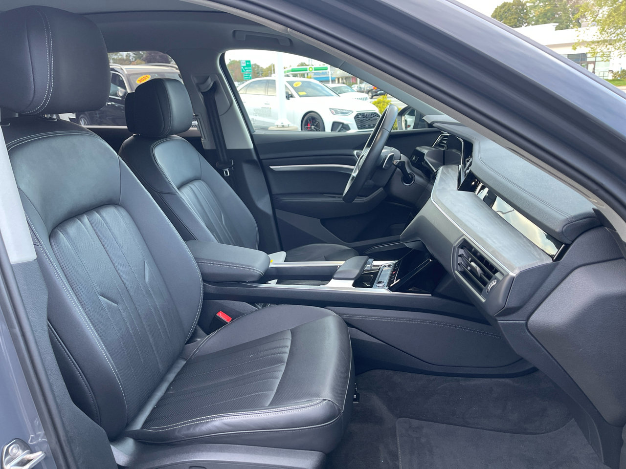 Used 2024 Audi Q8 e-tron Premium Plus w/ Premium Plus Package image 48