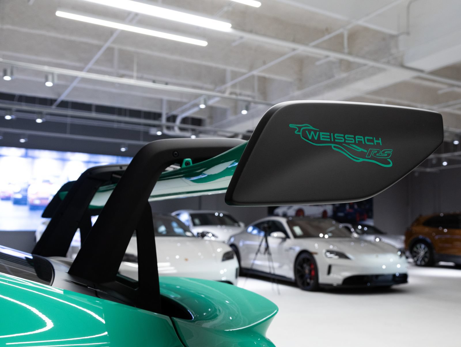 Certified 2025 Porsche 911 GT3 RS w/ Weissach Package RWD image 31