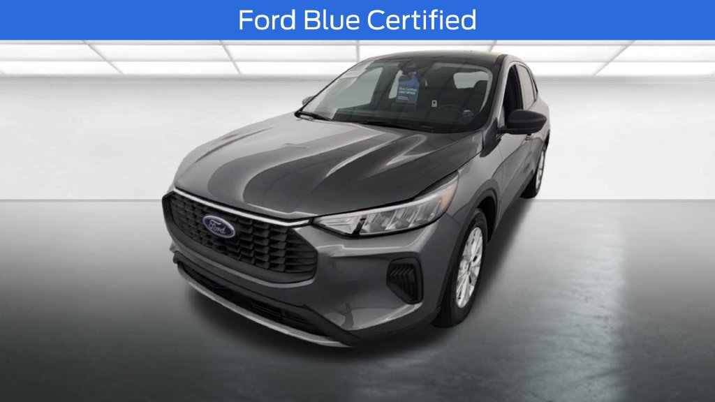 Used 2023 Ford Escape Active w/ Cold Weather Package FWD image 2
