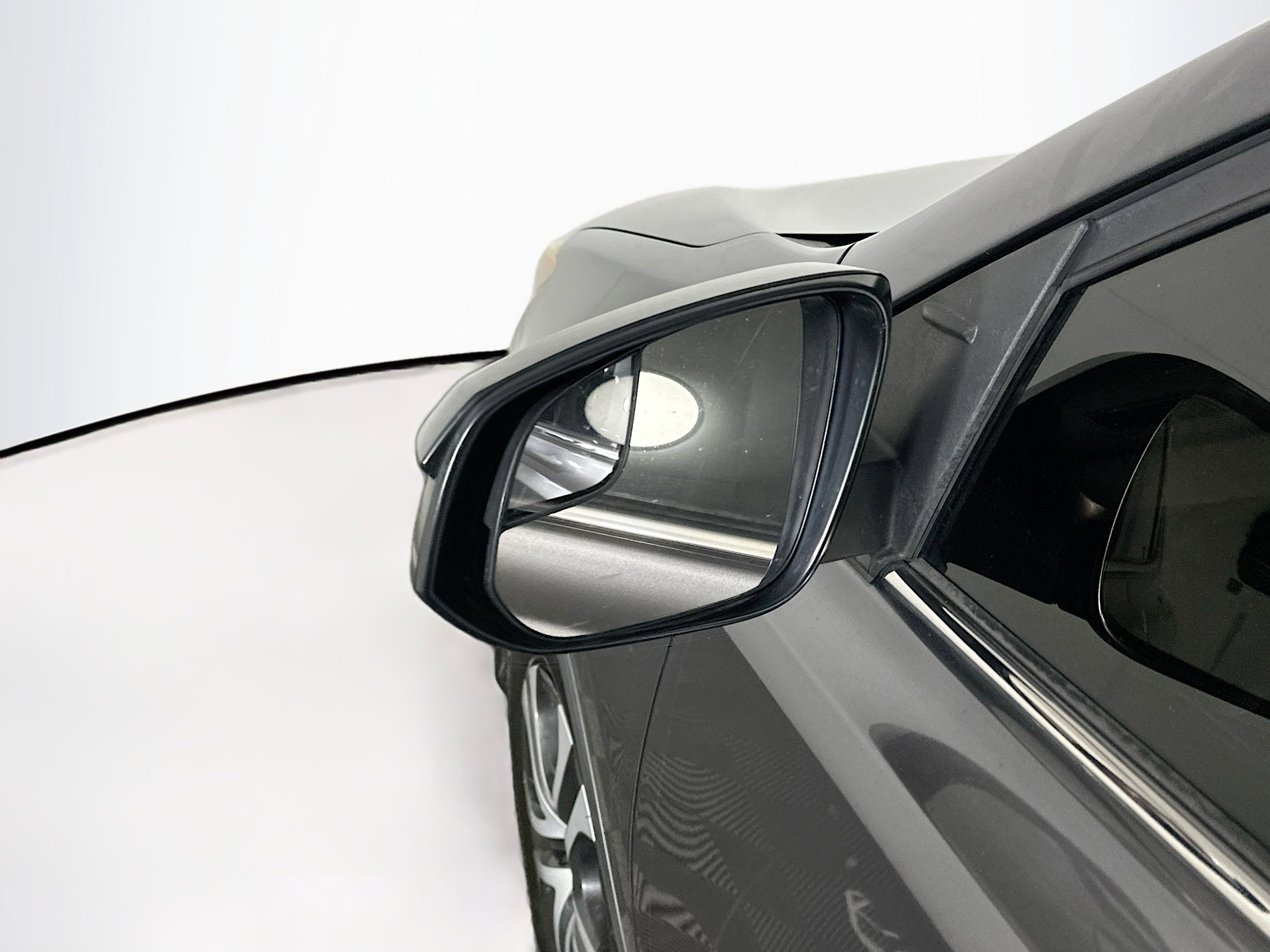 Used 2018 Toyota RAV4 LE image 16