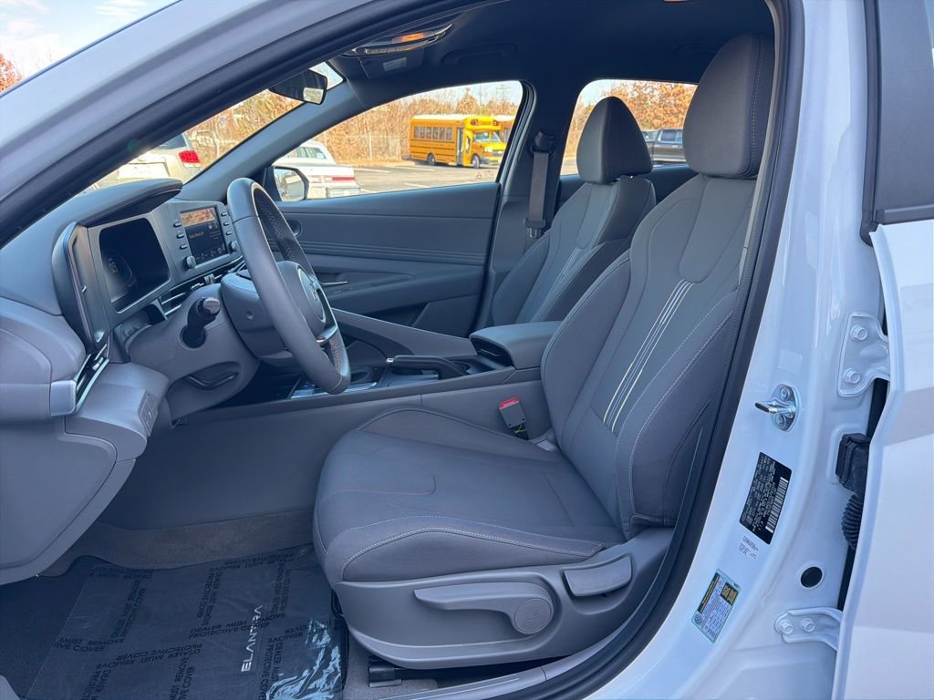 New 2025 Hyundai Elantra Sport image 13