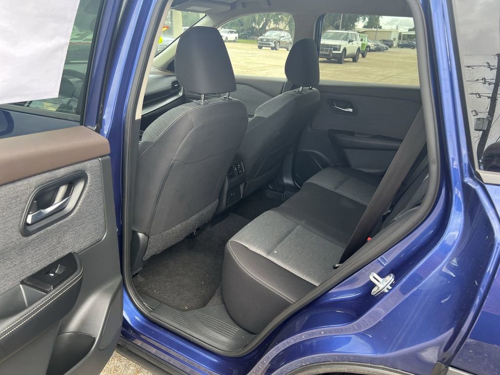Used 2023 Nissan Rogue SV image 19
