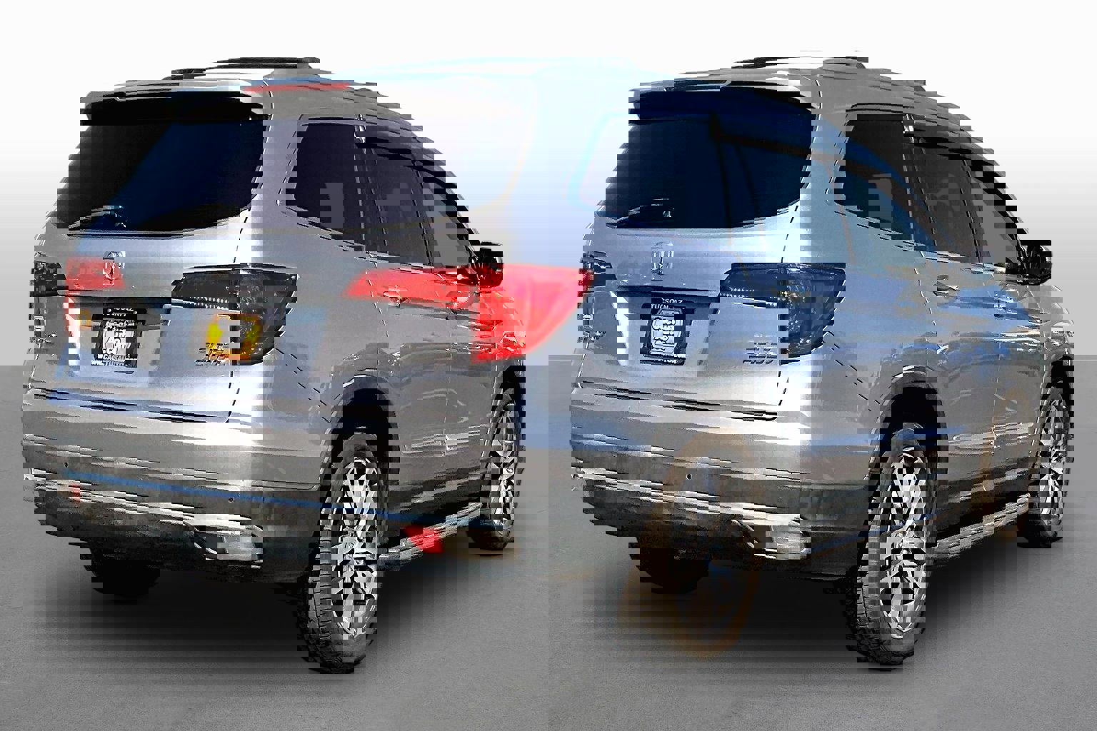 Used 2016 Honda Pilot Elite image 2