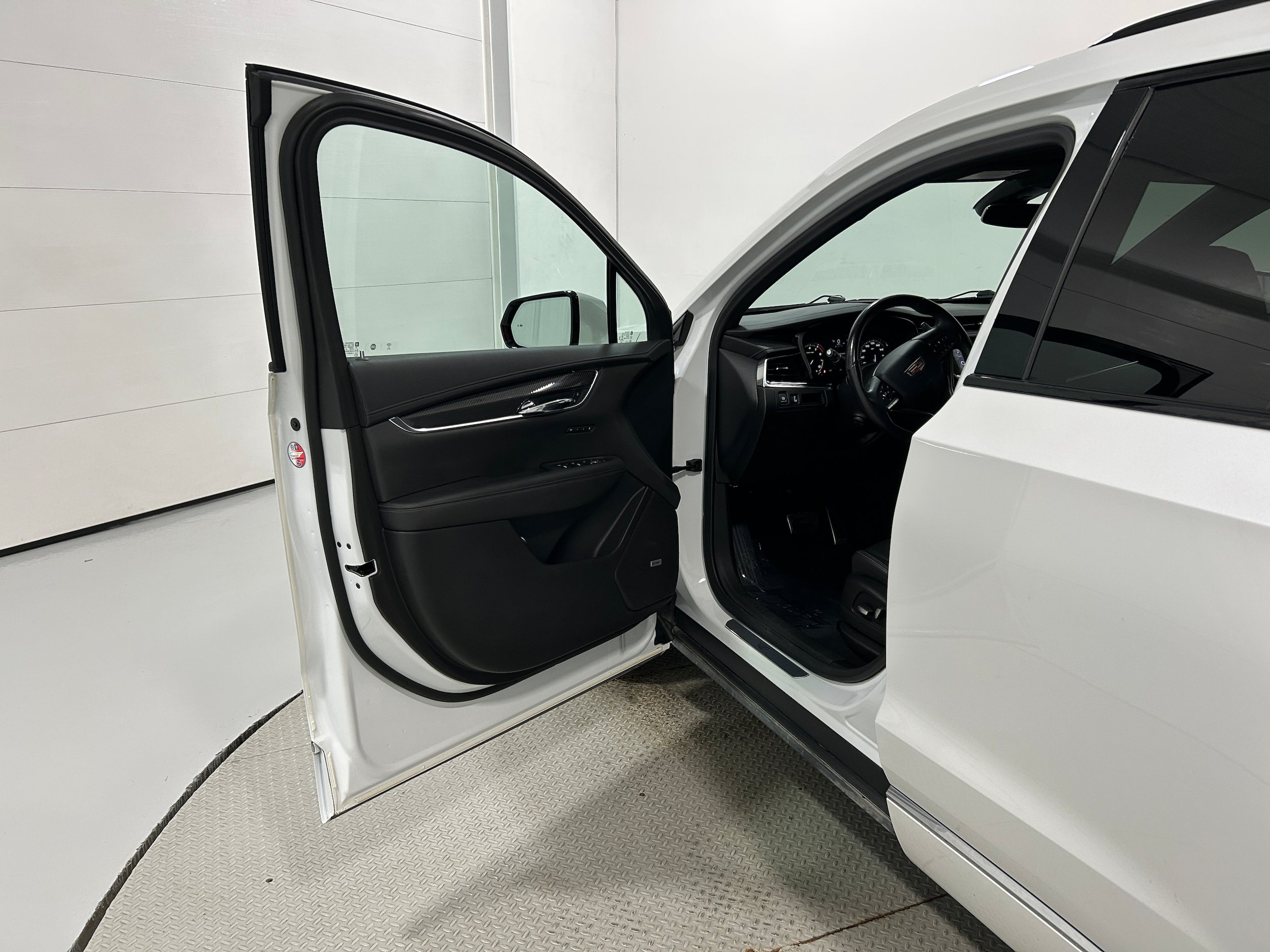 Used 2021 Cadillac XT6 Sport w/ LPO, Floor Liner Package AWD/4WD image 24