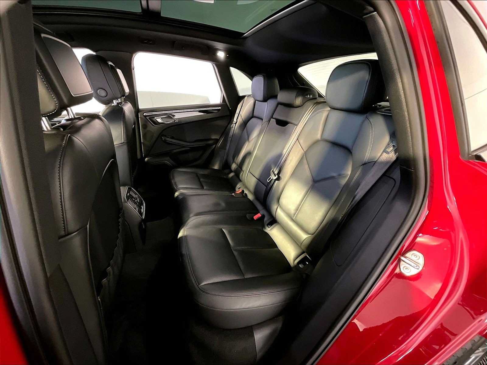 Certified 2023 Porsche Macan AWD/4WD image 24