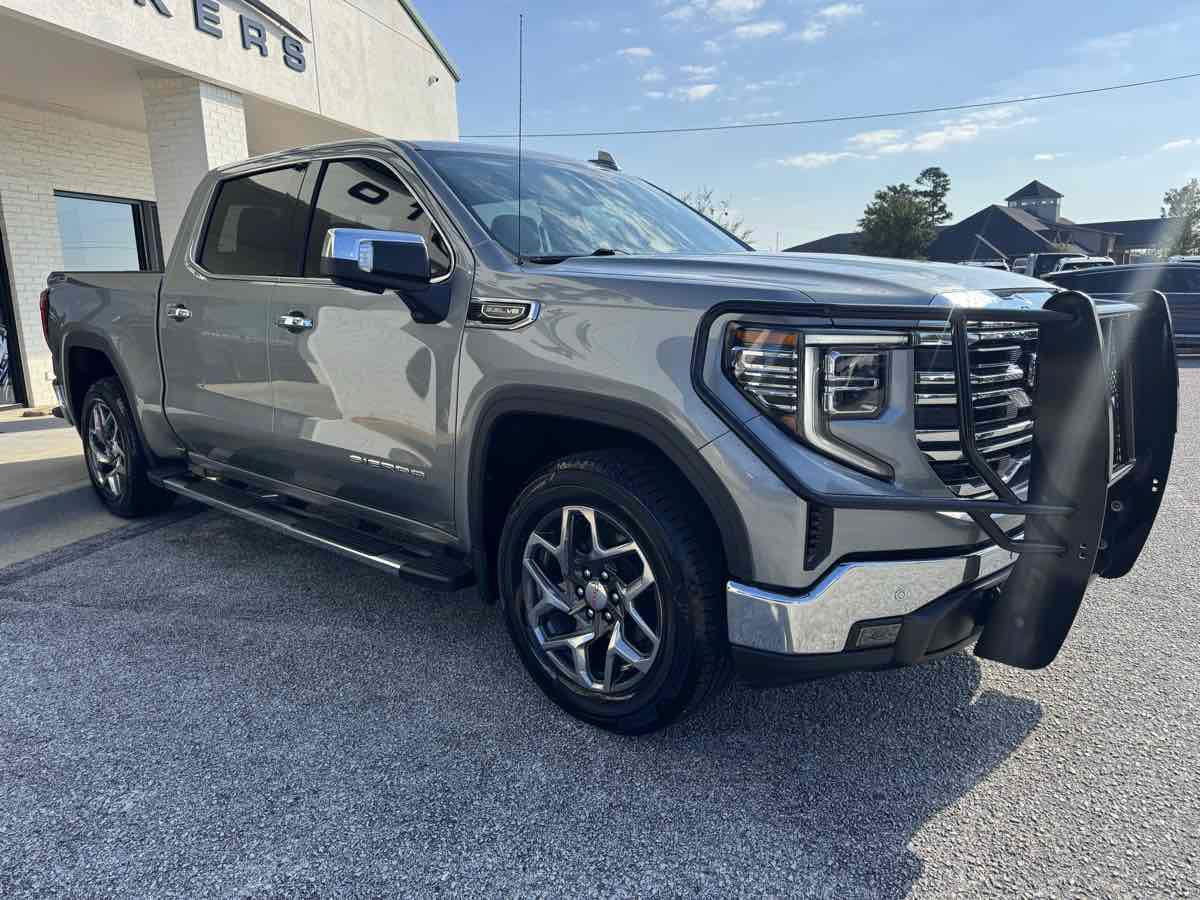 Used 2024 GMC Sierra 1500 SLT w/ SLT Premium Plus Package AWD/4WD image 4