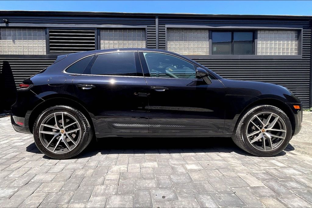 Certified 2025 Porsche Macan image 6