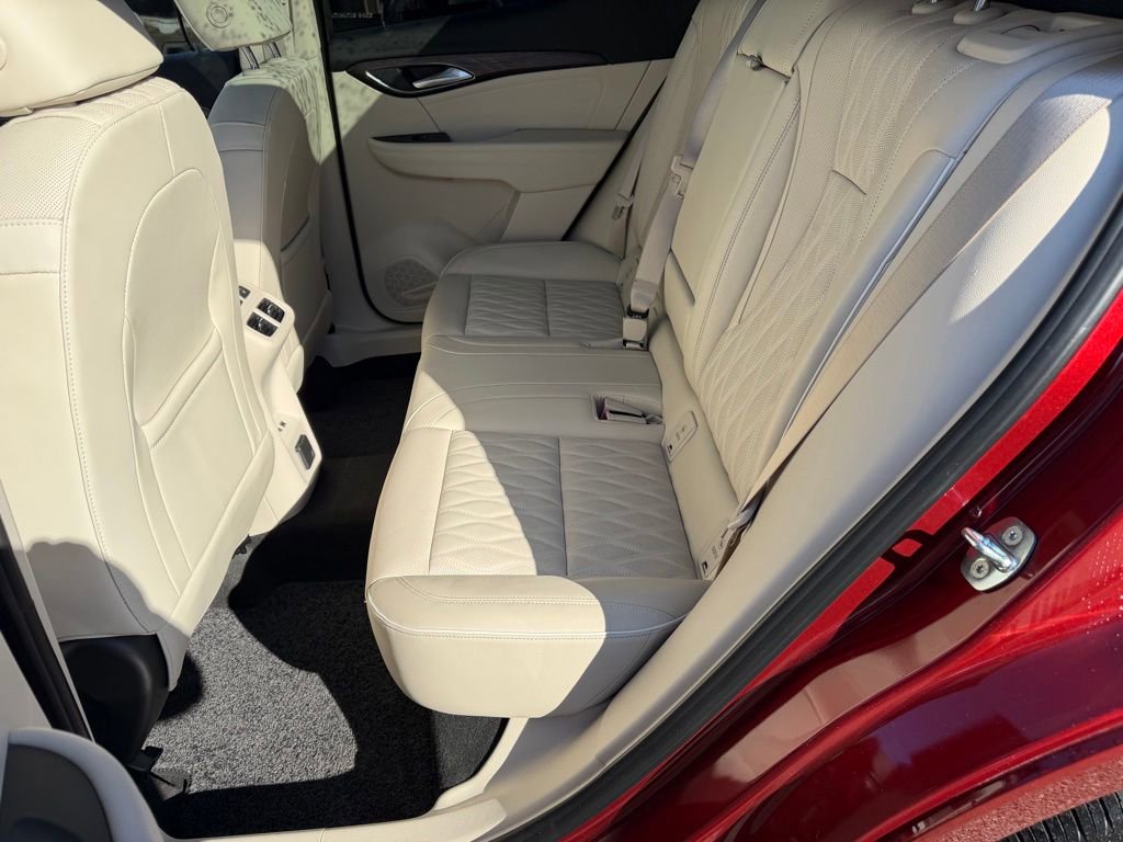 Used 2023 Buick Envision Avenir image 12