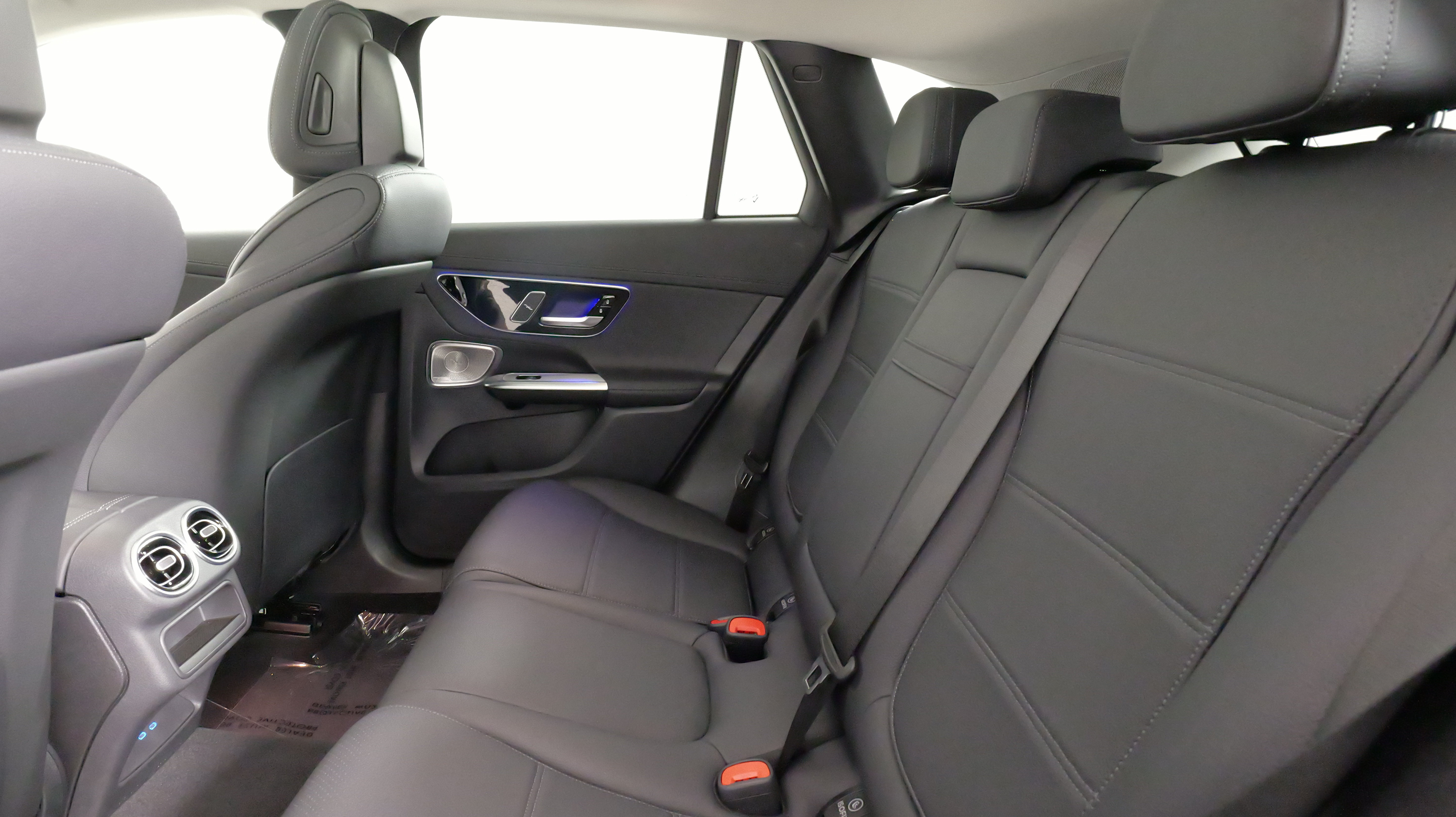 Used 2024 Mercedes-Benz GLC 300 4MATIC image 35