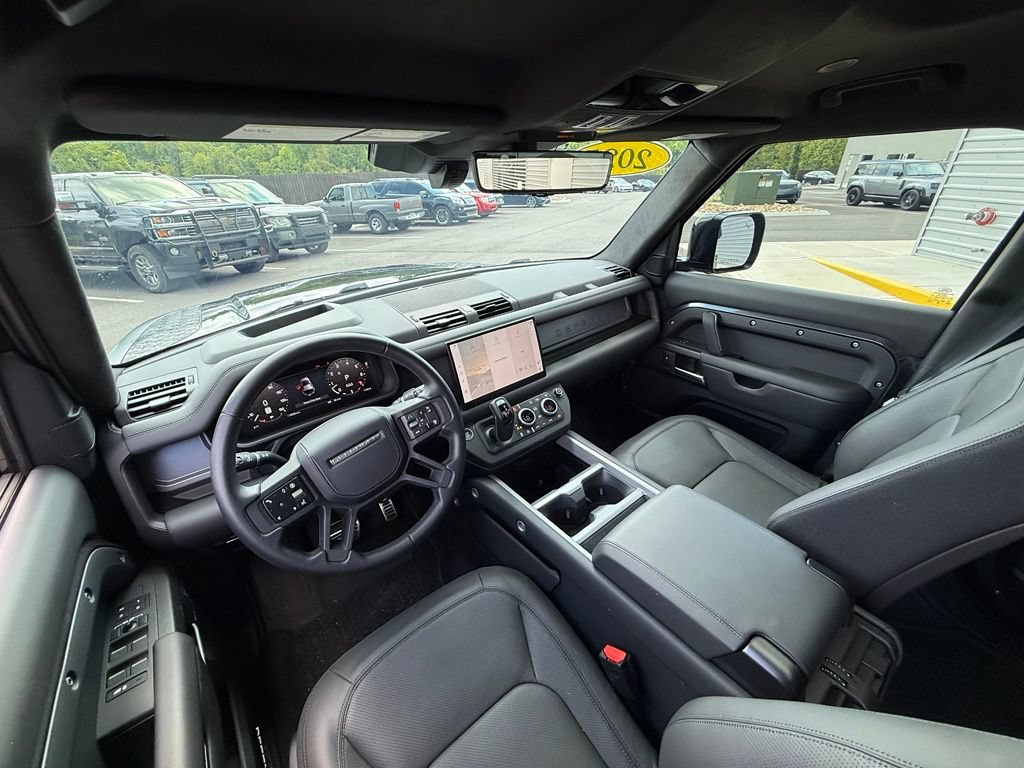 Used 2025 Land Rover Defender 110 X AWD/4WD image 32