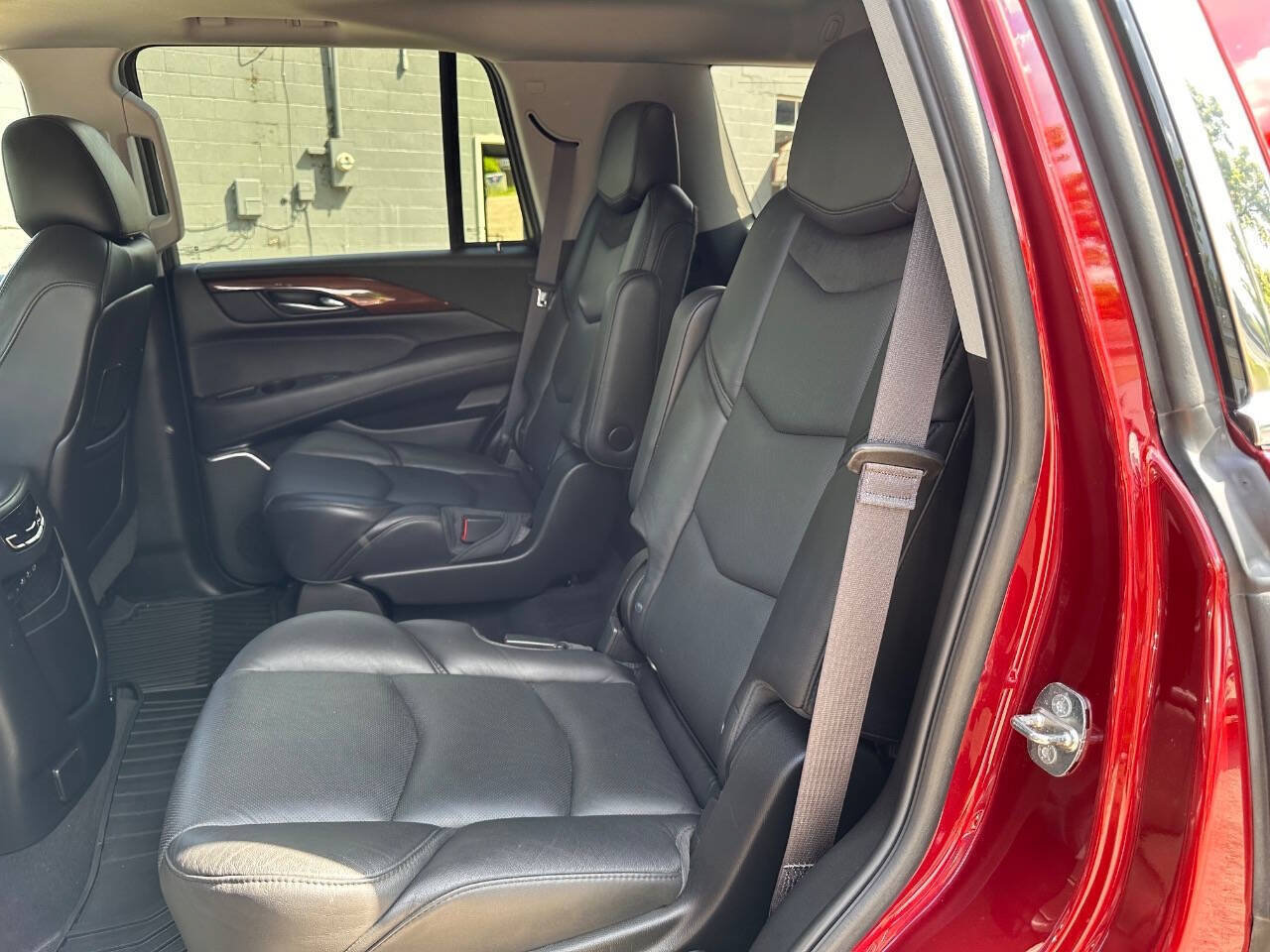 Used 2017 Cadillac Escalade Luxury AWD/4WD image 5