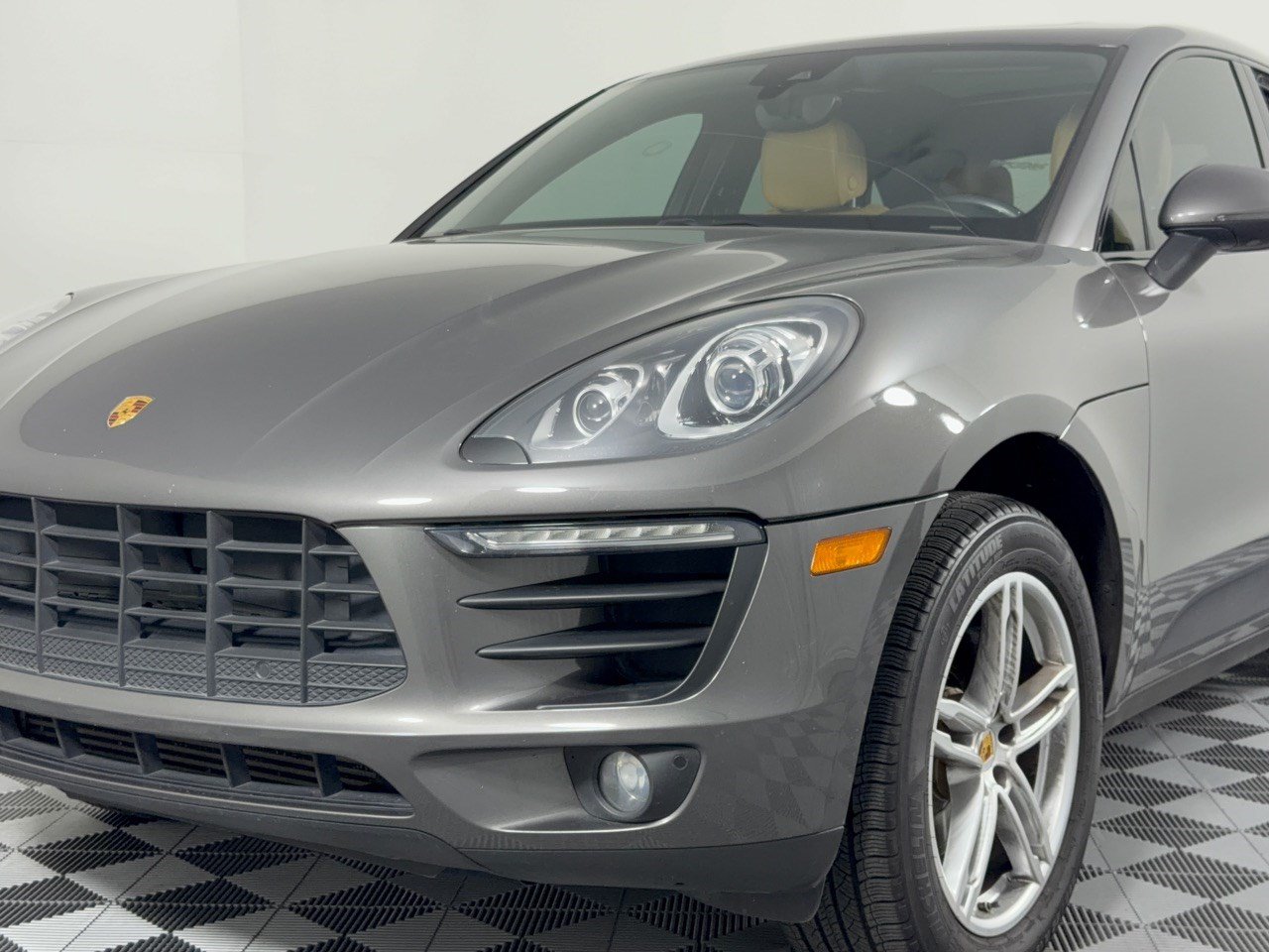 Used 2018 Porsche Macan AWD/4WD image 12