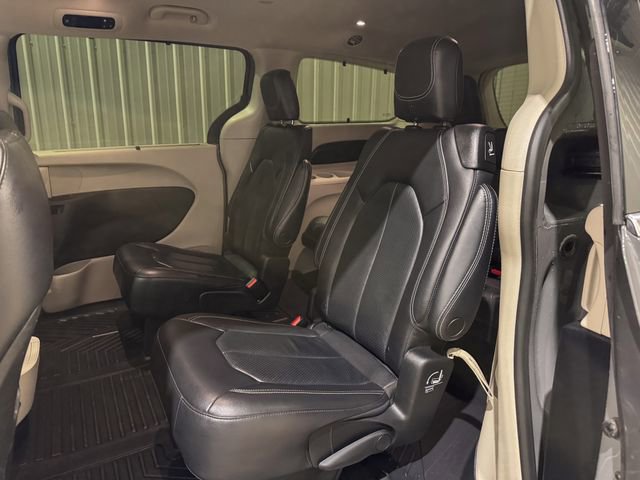 Used 2022 Chrysler Pacifica Touring-L image 22