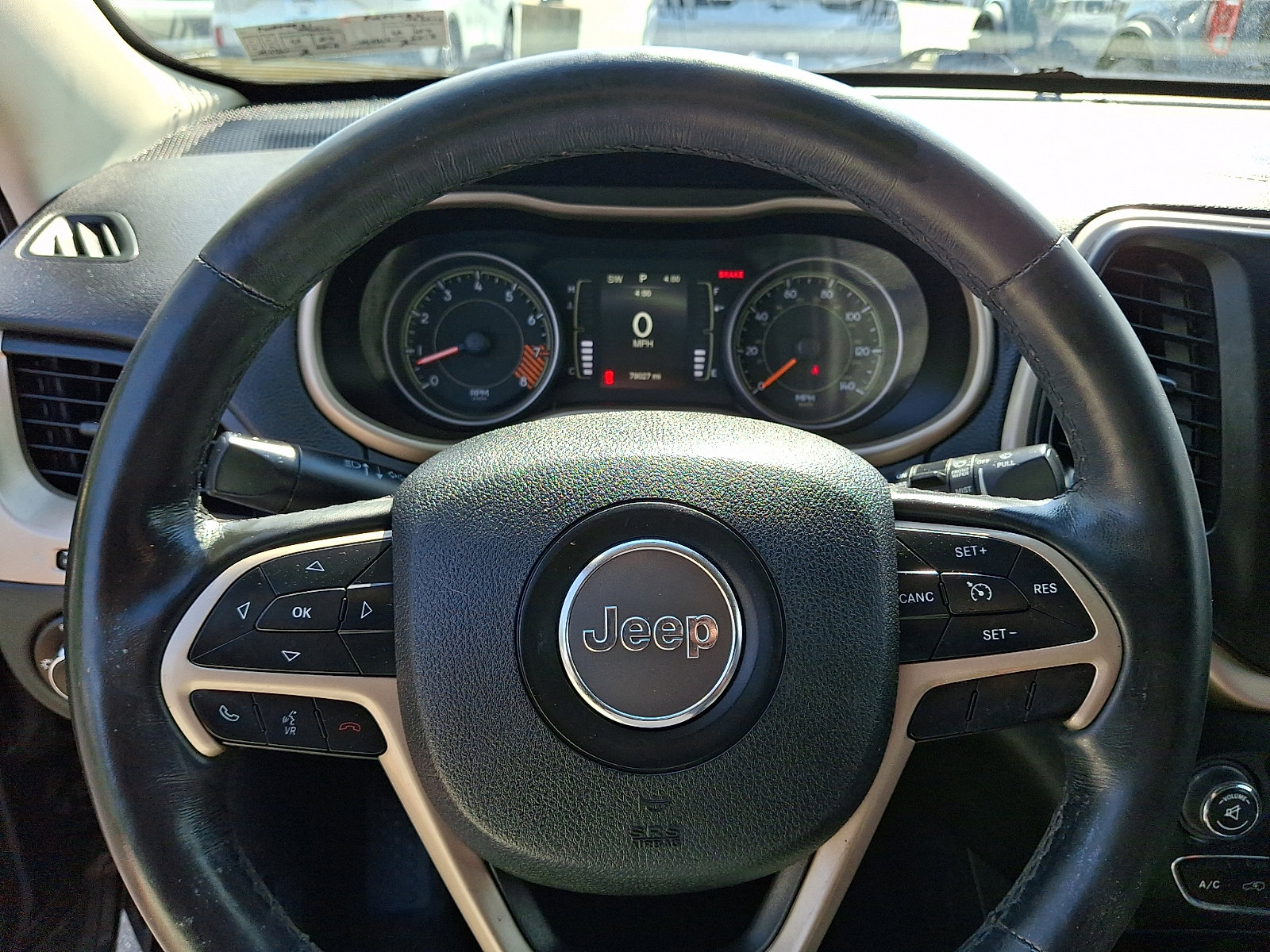 Used 2015 Jeep Cherokee Latitude w/ Comfort/Convenience Group AWD/4WD image 20