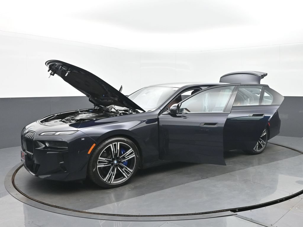 Used 2023 BMW 760i xDrive w/ Luxury Rear Seating Package AWD/4WD image 38